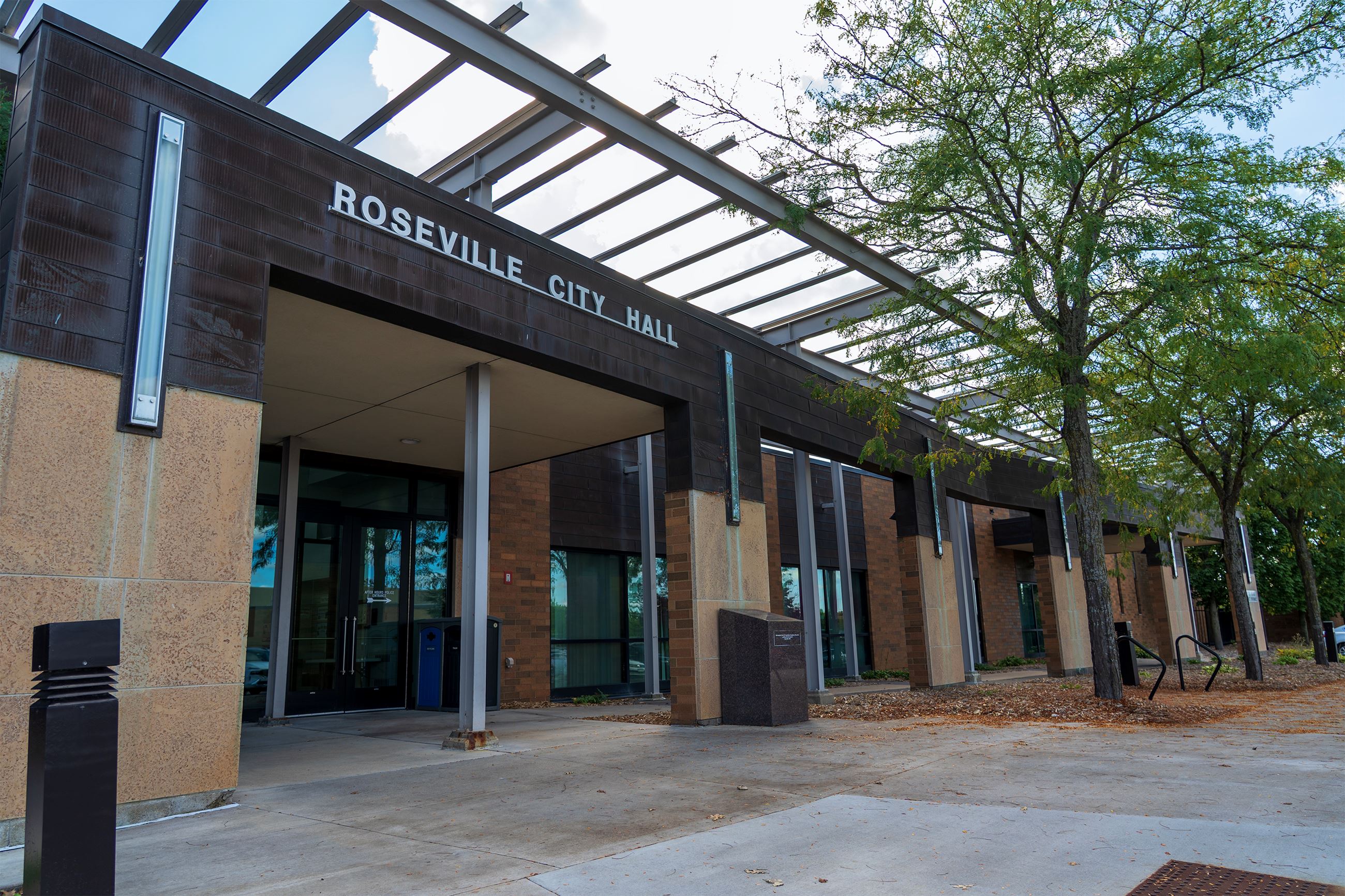 A photo of the front of Roseville City Hall.