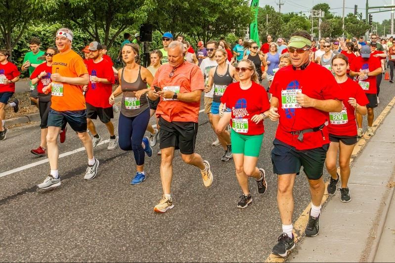 Runners at Run for Roses 